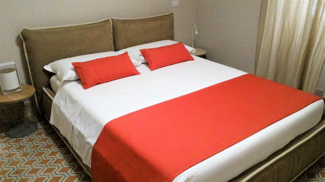 Casa Isabela Luxury Rooms Melfi Luaran gambar